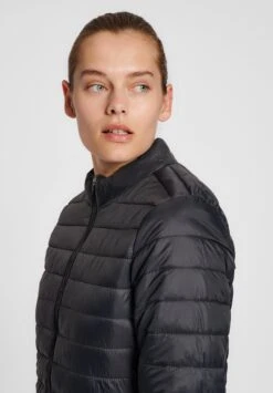 Hummel Outdoorjas - Black -Hummel 29db52f98b36438693989aa148ac02d8