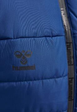 Hummel Outdoorjas - True Blue 11 Hummel Outdoorjas - True Blue -Hummel 2b912e02dc9e469e958b58c9b50fa36a