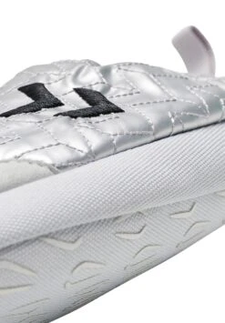 Hummel Junior- Pantoffels - Silver 15 Hummel Junior- Pantoffels - Silver -Hummel 8129bb26788447ec9b497ed89ce0974e