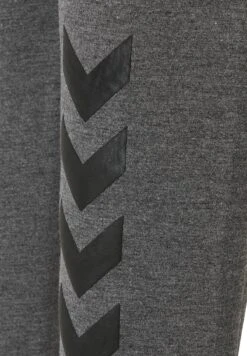 Hummel Tapered - Trainingsbroek - Black -Hummel 9f03773b1b5b4f589559e5b4c1efb3f7