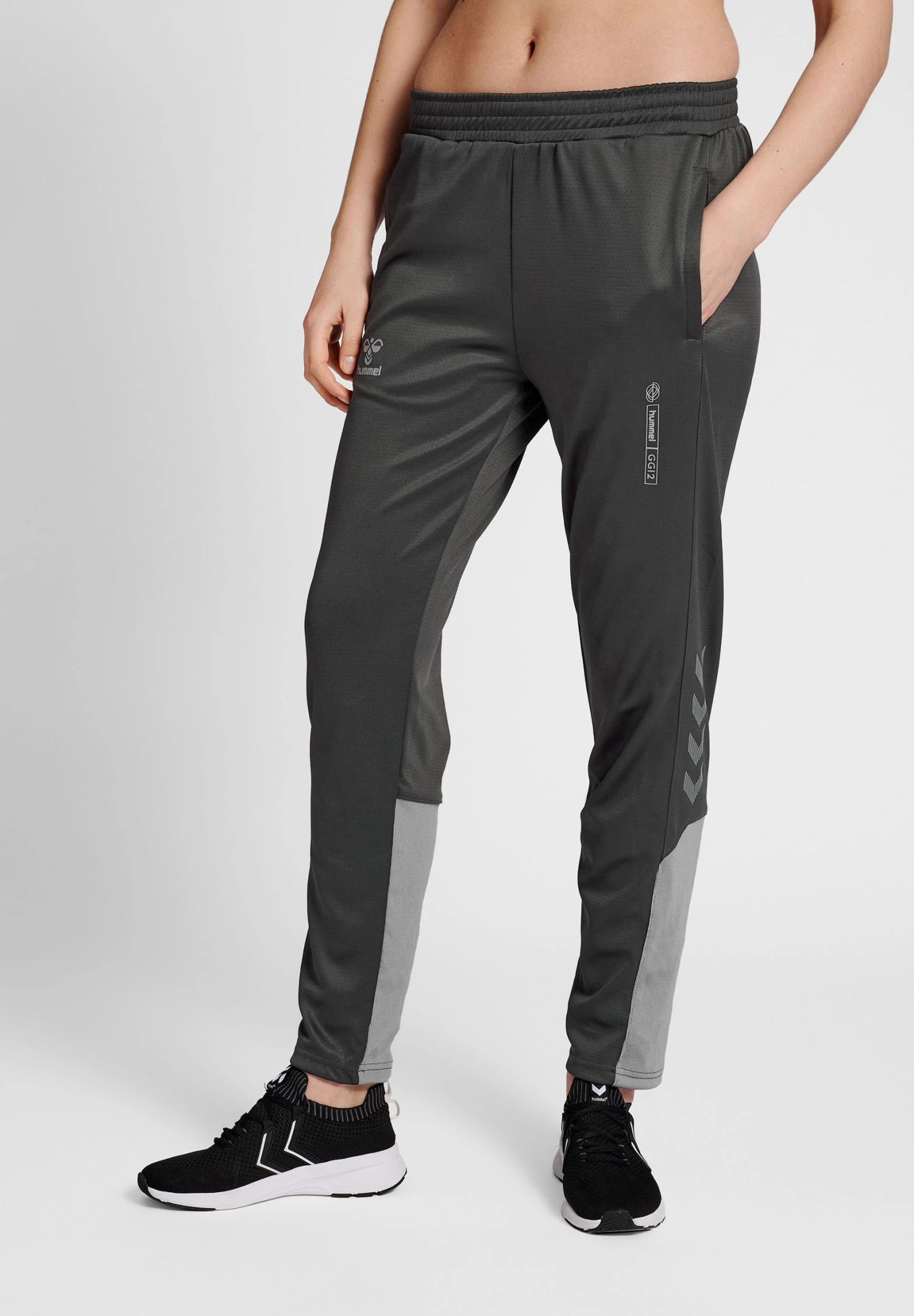 Hummel Action- Trainingsbroek - Forged Iron 3 Hummel Action- Trainingsbroek - Forged Iron