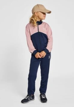 Hummel Set - Trainingspak - Zephyr 16 Hummel Set - Trainingspak - Zephyr -Hummel b7512c13be144f1aa56b922d4375c693