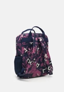 Hummel -Hummel d8fc37a553aa4dffbd4290f7cc3a654a