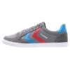 Hummel Slimmer Stadil - Sneakers Laag - Castle Rock/Ribbon Red/Bril Blue